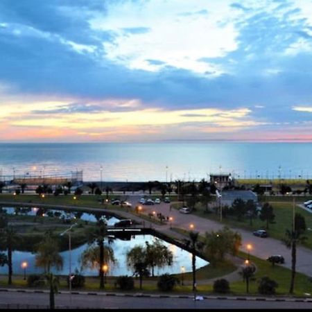 Gorgiladze Black Sea Apartment Batumi Bagian luar foto